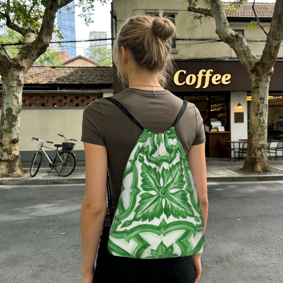 Tile Bag Drawstring - กระเป๋าเป้ลายดอกไม้สีเขียวสไตล์เมดิเตอร์เรเนียนแบบซิซิลี พร้อมสายรูดและช่องใส่ของ กระเป๋ากีฬา กระเป๋าใส่หนังสือสำหรับผู้ชาย ผู้หญิง และนักเรียน